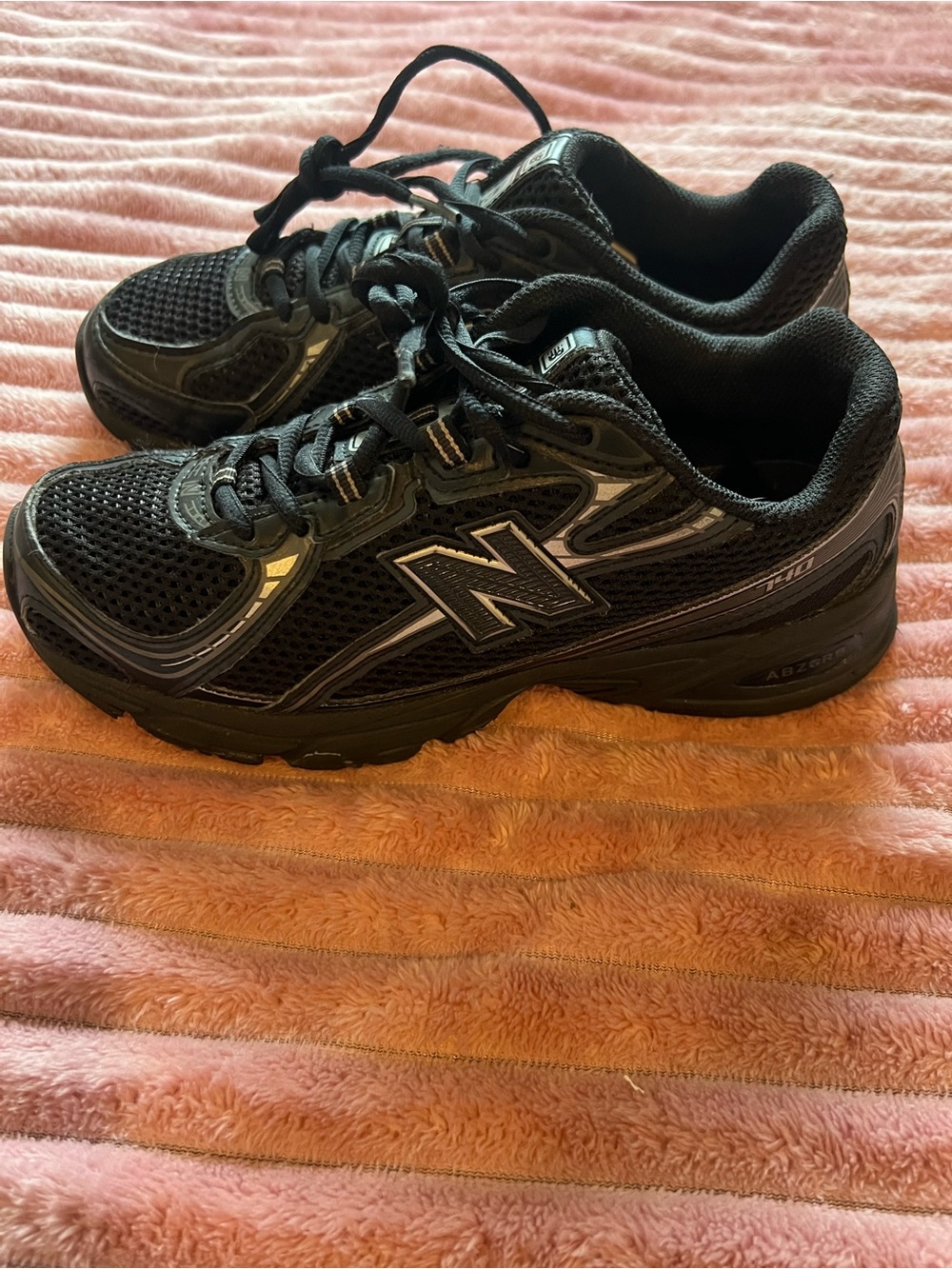 New Balance 740 Black Mesh Athletic Sneakers with Gray Accents